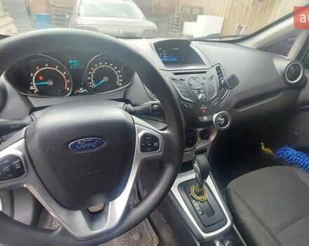 Серый Форд Фиеста, объемом двигателя 1.6 л и пробегом 111 тыс. км за 8700 $, фото 6 на Automoto.ua