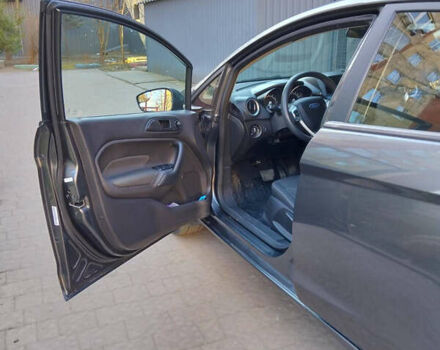 Серый Форд Фиеста, объемом двигателя 1.6 л и пробегом 87 тыс. км за 8800 $, фото 7 на Automoto.ua