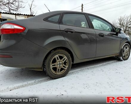 Серый Форд Фиеста, объемом двигателя 1.6 л и пробегом 132 тыс. км за 9500 $, фото 5 на Automoto.ua