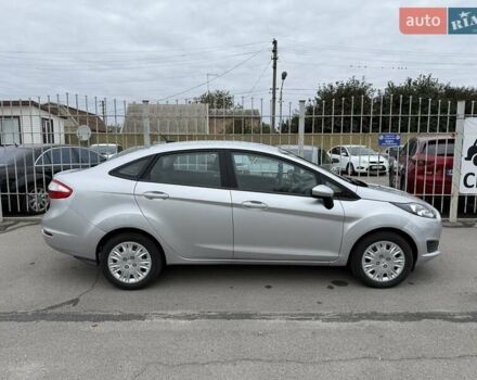 Серый Форд Фиеста, объемом двигателя 1.6 л и пробегом 85 тыс. км за 7999 $, фото 2 на Automoto.ua