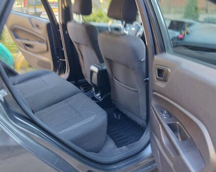 Серый Форд Фиеста, объемом двигателя 1.6 л и пробегом 87 тыс. км за 8800 $, фото 11 на Automoto.ua