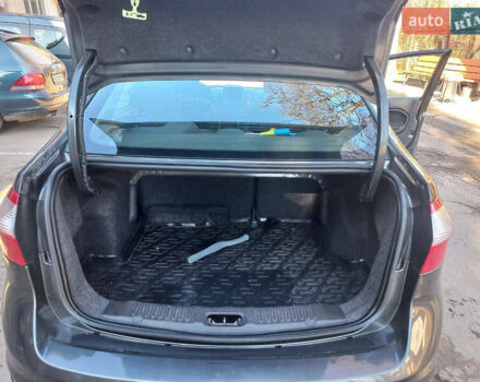 Серый Форд Фиеста, объемом двигателя 1.6 л и пробегом 87 тыс. км за 8800 $, фото 16 на Automoto.ua