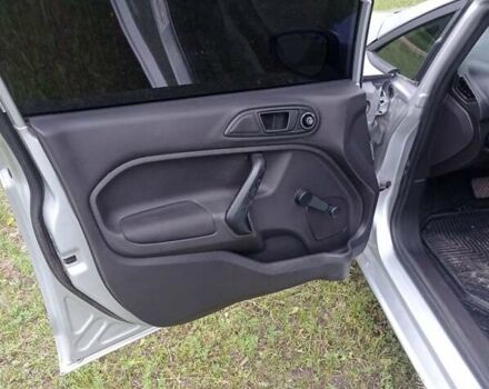 Серый Форд Фиеста, объемом двигателя 1.6 л и пробегом 76 тыс. км за 7999 $, фото 10 на Automoto.ua