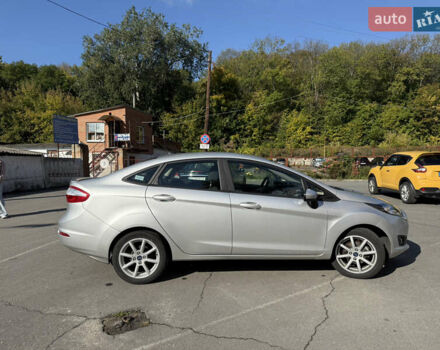 Сірий Форд Фієста, об'ємом двигуна 1.6 л та пробігом 104 тис. км за 12500 $, фото 4 на Automoto.ua