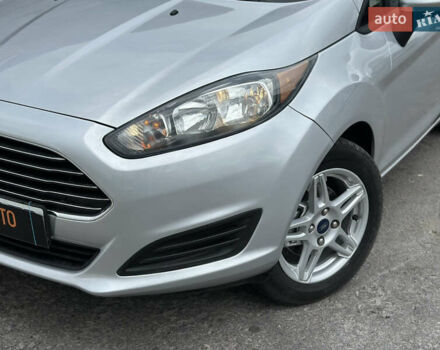 Сірий Форд Фієста, об'ємом двигуна 1.6 л та пробігом 77 тис. км за 10500 $, фото 6 на Automoto.ua