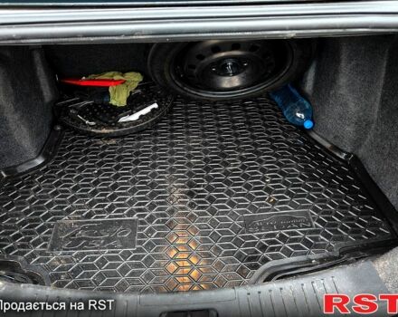 Серый Форд Фиеста, объемом двигателя 1.6 л и пробегом 132 тыс. км за 9500 $, фото 10 на Automoto.ua