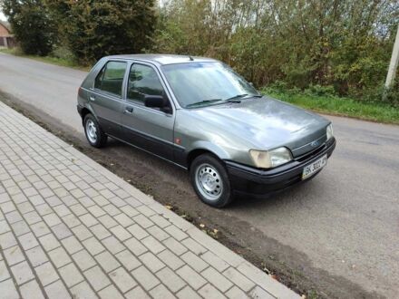 Форд Фиеста 1993 в Луцке на Automoto.ua Серый Форд Фиеста, объемом двигателя 1.3 л и пробегом 70 тыс. км за 750 $, фото 1 на Automoto.ua