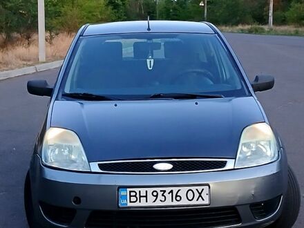 Серый Форд Фиеста, объемом двигателя 1.6 л и пробегом 262 тыс. км за 3100 $, фото 1 на Automoto.ua