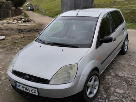 Серый Форд Фиеста, объемом двигателя 1.4 л и пробегом 300 тыс. км за 3400 $, фото 1 на Automoto.ua