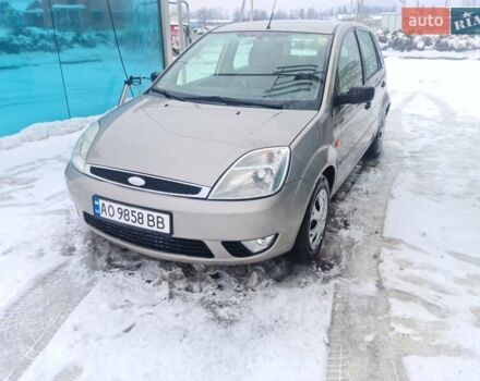 Серый Форд Фиеста, объемом двигателя 1.4 л и пробегом 370 тыс. км за 3600 $, фото 1 на Automoto.ua