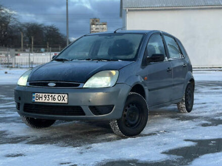 Серый Форд Фиеста, объемом двигателя 1.6 л и пробегом 270 тыс. км за 2899 $, фото 1 на Automoto.ua