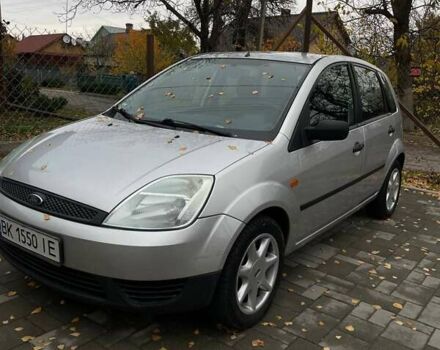 Серый Форд Фиеста, объемом двигателя 1.3 л и пробегом 187 тыс. км за 3400 $, фото 1 на Automoto.ua