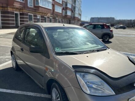 Серый Форд Фиеста, объемом двигателя 1.3 л и пробегом 312 тыс. км за 3100 $, фото 1 на Automoto.ua