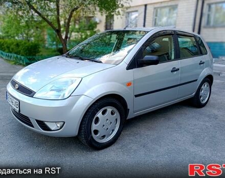 Серый Форд Фиеста, объемом двигателя 1.4 л и пробегом 208 тыс. км за 3800 $, фото 1 на Automoto.ua