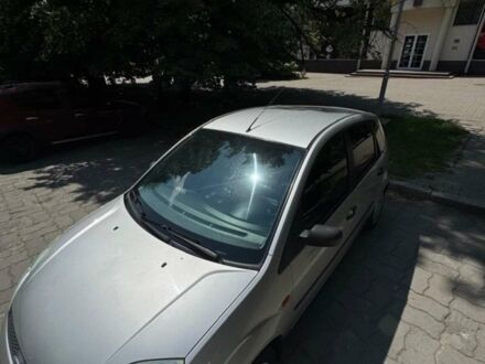 Серый Форд Фиеста, объемом двигателя 1.3 л и пробегом 206 тыс. км за 3100 $, фото 1 на Automoto.ua