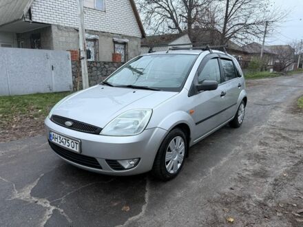 Серый Форд Фиеста, объемом двигателя 1.4 л и пробегом 190 тыс. км за 3700 $, фото 1 на Automoto.ua