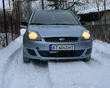 Серый Форд Фиеста, объемом двигателя 1.24 л и пробегом 129 тыс. км за 3500 $, фото 1 на Automoto.ua