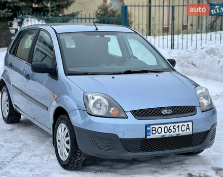 Серый Форд Фиеста, объемом двигателя 1.3 л и пробегом 153 тыс. км за 3699 $, фото 1 на Automoto.ua