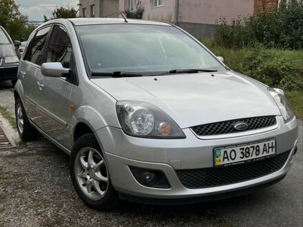 Серый Форд Фиеста, объемом двигателя 1.3 л и пробегом 233 тыс. км за 4100 $, фото 1 на Automoto.ua