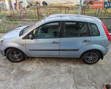 Серый Форд Фиеста, объемом двигателя 1.39 л и пробегом 240 тыс. км за 2200 $, фото 1 на Automoto.ua