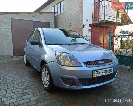 Серый Форд Фиеста, объемом двигателя 1.3 л и пробегом 88 тыс. км за 4400 $, фото 1 на Automoto.ua