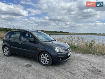 Форд Фиеста 2006 в Павлограде на Automoto.ua Серый Форд Фиеста, объемом двигателя 1.4 л и пробегом 235 тыс. км за 4200 $, фото 1 на Automoto.ua