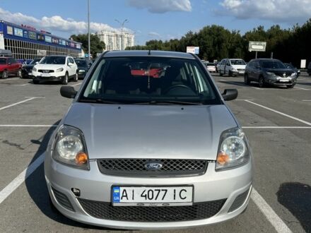Серый Форд Фиеста, объемом двигателя 1.4 л и пробегом 255 тыс. км за 3700 $, фото 1 на Automoto.ua