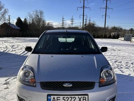 Сірий Форд Фієста, об'ємом двигуна 1.24 л та пробігом 210 тис. км за 4000 $, фото 1 на Automoto.ua