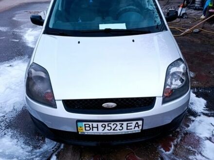 Серый Форд Фиеста, объемом двигателя 1.39 л и пробегом 215 тыс. км за 4500 $, фото 1 на Automoto.ua