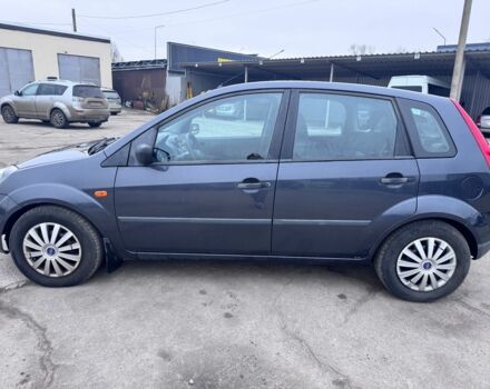 Серый Форд Фиеста, объемом двигателя 1.4 л и пробегом 225 тыс. км за 3700 $, фото 1 на Automoto.ua