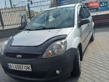 Серый Форд Фиеста, объемом двигателя 1.4 л и пробегом 206 тыс. км за 3800 $, фото 1 на Automoto.ua