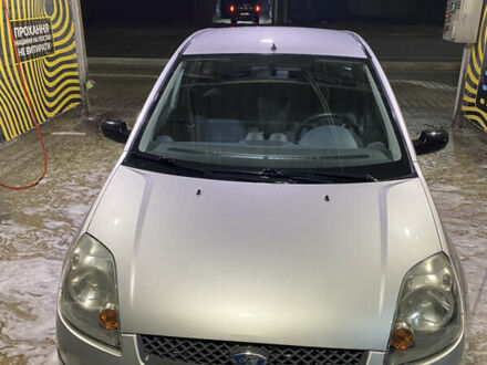 Форд Фиеста 2007 в Ирпене на Automoto.ua Серый Форд Фиеста, объемом двигателя 1.3 л и пробегом 178 тыс. км за 4100 $, фото 1 на Automoto.ua