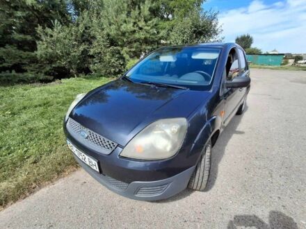 Серый Форд Фиеста, объемом двигателя 1.4 л и пробегом 204 тыс. км за 3799 $, фото 1 на Automoto.ua