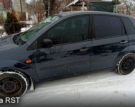 Серый Форд Фиеста, объемом двигателя 1.3 л и пробегом 300 тыс. км за 3100 $, фото 1 на Automoto.ua