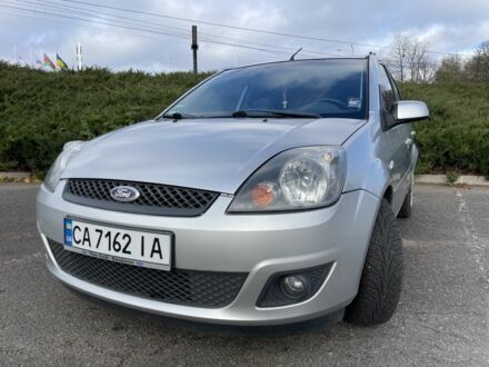 Сірий Форд Фієста, об'ємом двигуна 1.3 л та пробігом 180 тис. км за 5600 $, фото 1 на Automoto.ua