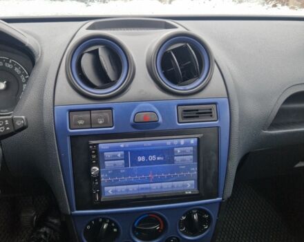 Серый Форд Фиеста, объемом двигателя 1.4 л и пробегом 278 тыс. км за 1550 $, фото 1 на Automoto.ua