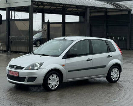 Серый Форд Фиеста, объемом двигателя 1.4 л и пробегом 159 тыс. км за 3999 $, фото 1 на Automoto.ua