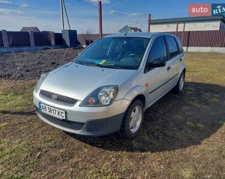 Серый Форд Фиеста, объемом двигателя 1.4 л и пробегом 223 тыс. км за 3700 $, фото 1 на Automoto.ua