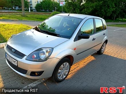 Серый Форд Фиеста, объемом двигателя 1.2 л и пробегом 188 тыс. км за 3100 $, фото 1 на Automoto.ua