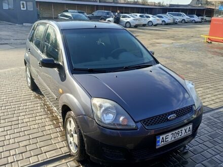 Серый Форд Фиеста, объемом двигателя 1.2 л и пробегом 180 тыс. км за 3700 $, фото 1 на Automoto.ua