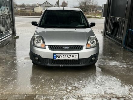 Серый Форд Фиеста, объемом двигателя 1.2 л и пробегом 194 тыс. км за 3300 $, фото 1 на Automoto.ua