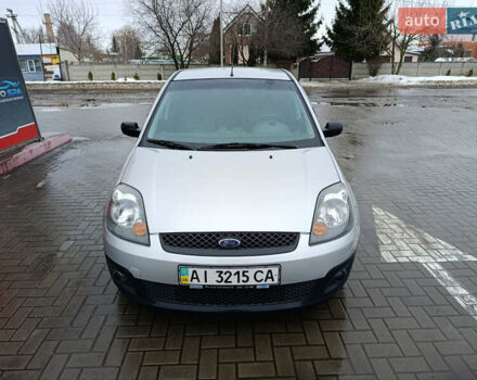 Серый Форд Фиеста, объемом двигателя 1.4 л и пробегом 122 тыс. км за 4900 $, фото 1 на Automoto.ua