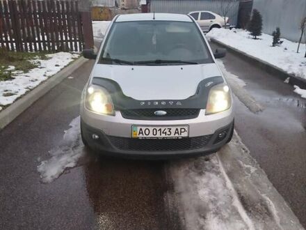 Серый Форд Фиеста, объемом двигателя 1.4 л и пробегом 317 тыс. км за 3500 $, фото 1 на Automoto.ua