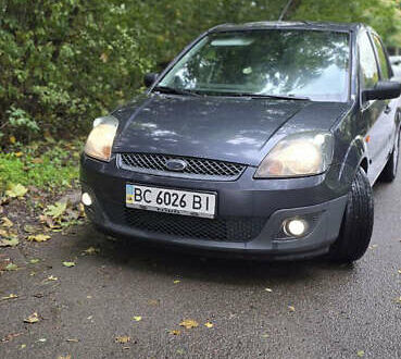 Серый Форд Фиеста, объемом двигателя 1.4 л и пробегом 282 тыс. км за 3300 $, фото 1 на Automoto.ua