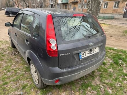 Серый Форд Фиеста, объемом двигателя 0 л и пробегом 160 тыс. км за 2650 $, фото 1 на Automoto.ua
