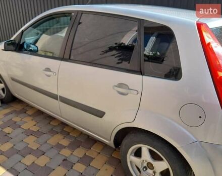 Сірий Форд Фієста, об'ємом двигуна 1.39 л та пробігом 197 тис. км за 3800 $, фото 1 на Automoto.ua