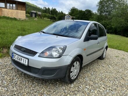 Серый Форд Фиеста, объемом двигателя 1.2 л и пробегом 175 тыс. км за 3900 $, фото 1 на Automoto.ua