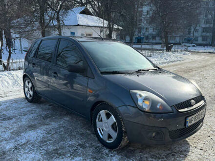 Серый Форд Фиеста, объемом двигателя 1.4 л и пробегом 342 тыс. км за 3000 $, фото 1 на Automoto.ua