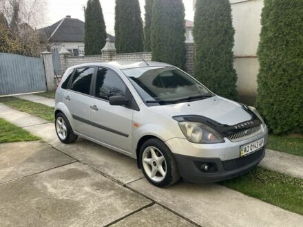 Сірий Форд Фієста, об'ємом двигуна 1.4 л та пробігом 300 тис. км за 2999 $, фото 1 на Automoto.ua