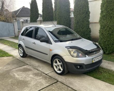 Серый Форд Фиеста, объемом двигателя 1.4 л и пробегом 300 тыс. км за 2999 $, фото 1 на Automoto.ua